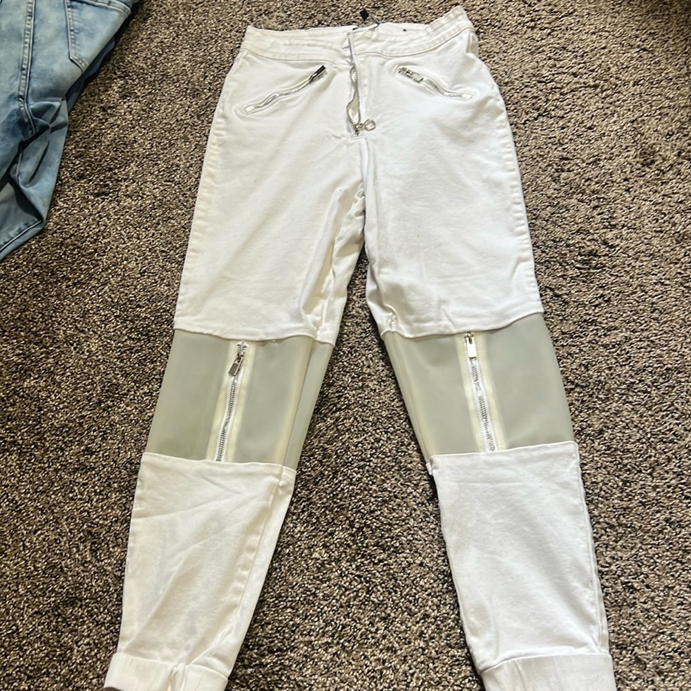 White, stretch jeans. Unique. Size 7